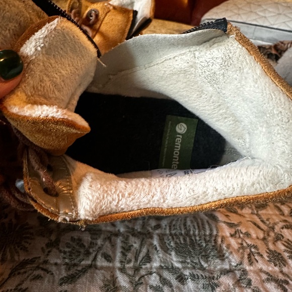 Remonte High-Top Sneakers - Picture 8 of 12